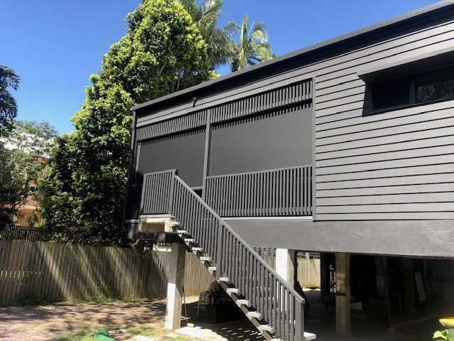 Large outdoor screens fitted to the elevated deck of a Queenslander home
